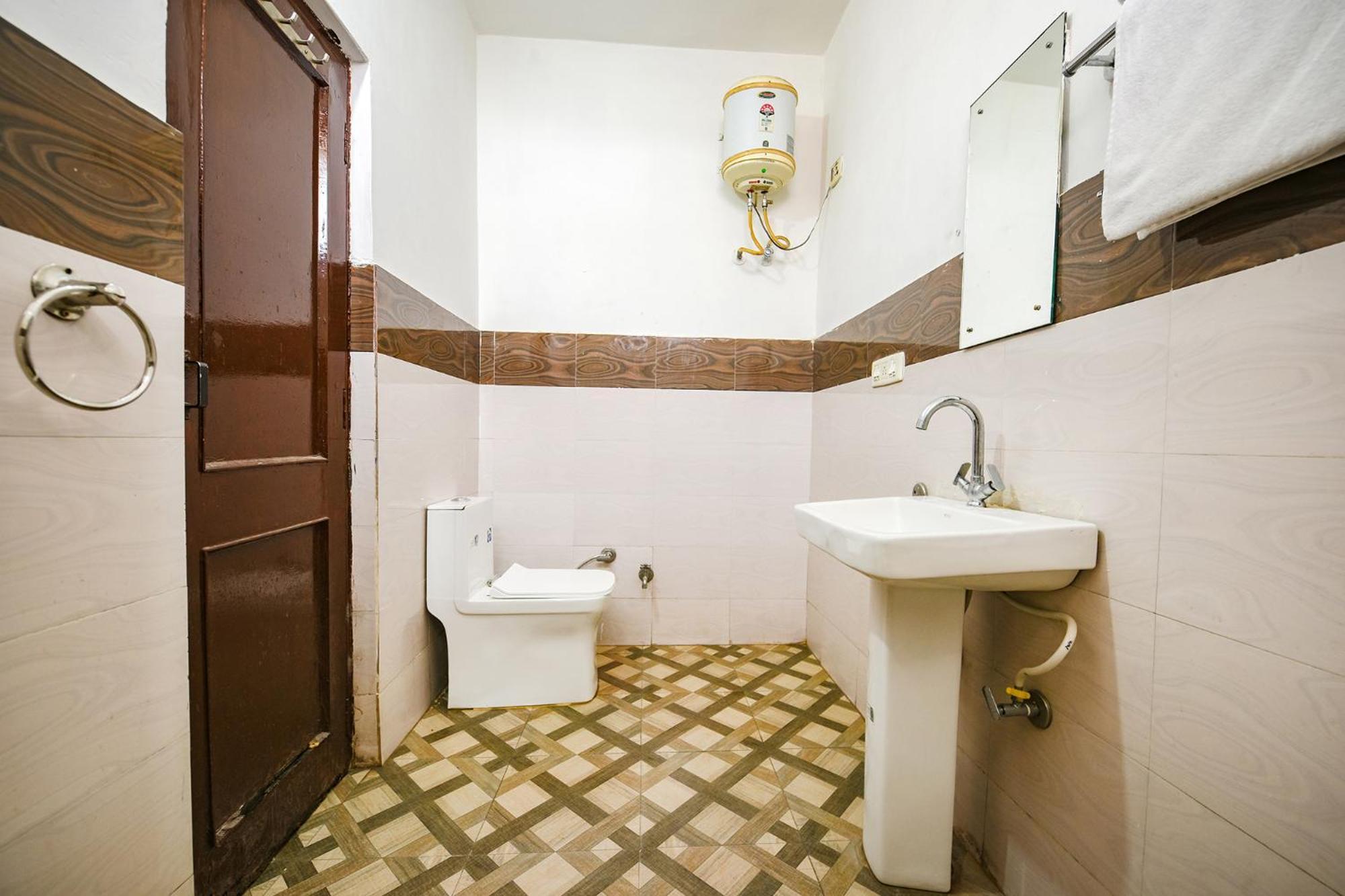 Fabexpress Diamond Sec 45 Hotel Chandigarh Ngoại thất bức ảnh